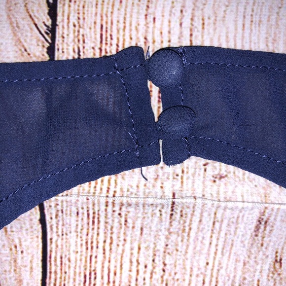 Torrid Size “0” Sheer Summer Top Long in Back - Picture 6 of 6